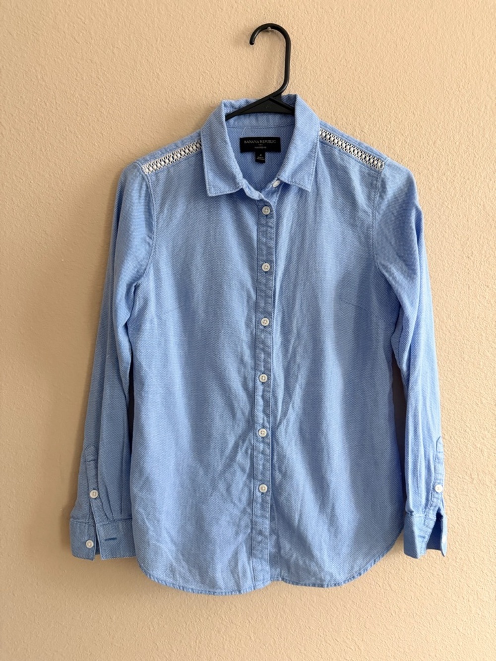 Banana Republic Factory Tailored Fit Button Down Coastal Top